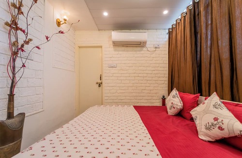 Amer Fort Road Hotel | Travellers Village