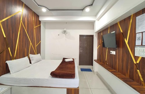Nainital Hotel | Vista Hotel Naini Lake View Nainital