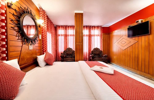 Mallital Hotel | Hotel Deluxe Ankur Lake View Mall Road Nainital Near Naina Devi Temple