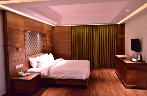 Hazratganj Hotel | Hotel Silvete