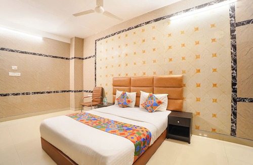 Perambur Purasavakam Hotel | FabHotel Le Royal Inn - Nr Madras Medical Mission Hospital
