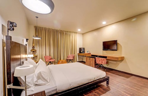 Thousand Lights West Hotel | RG Suites Slate