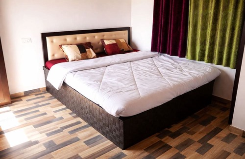Jakh Hotel | Hotel Rudraksh & Restaurant Nainital