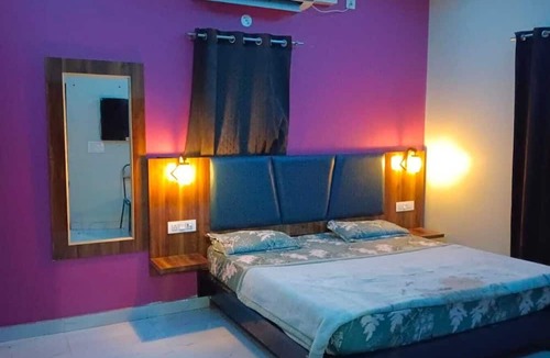 Murthal Hotel | The Crown Hotel
