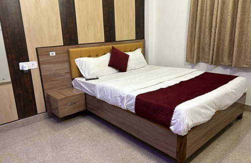 Varanasi Hotel | Atithi Palace Luxury Guest House