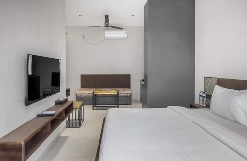 Ayodhya Hotel | Hari Om Residency