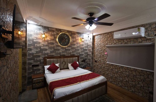 Mohanlalganj Hotel | Sparrow Farms And Resort
