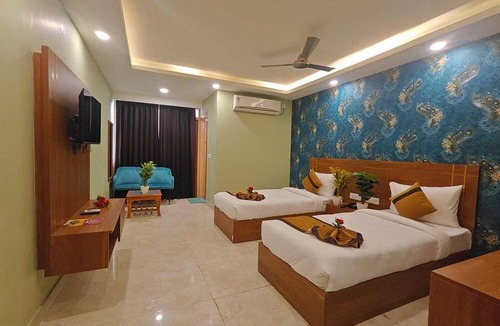 IMT Manesar Hotel | hotel jps palm inn