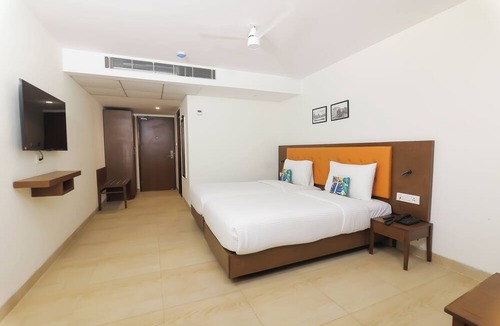 Hubli Hotel | TreeHouse Vedanta Pride