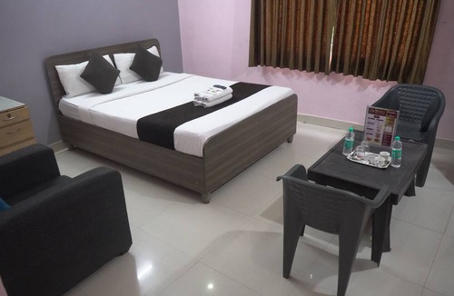 Electronics City Hotel | Hotel Golden Suites