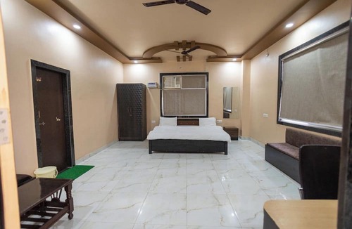 Kanpur Hotel | Royal Mansion Lawns