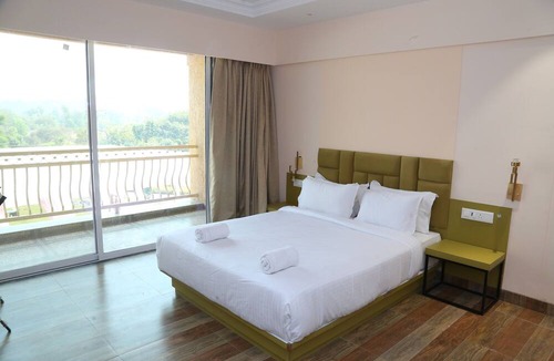Palghar Hotel | The Byke Majestic Meadows
