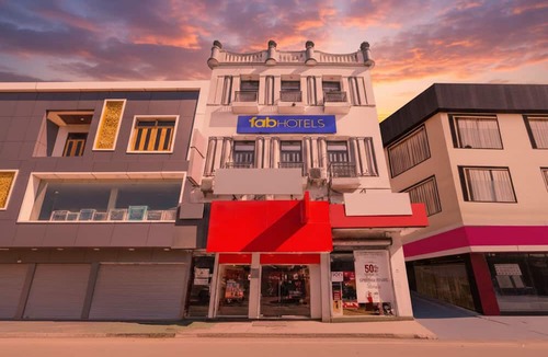Dariyaganj Hotel | Fabhotel Rivlet Premium