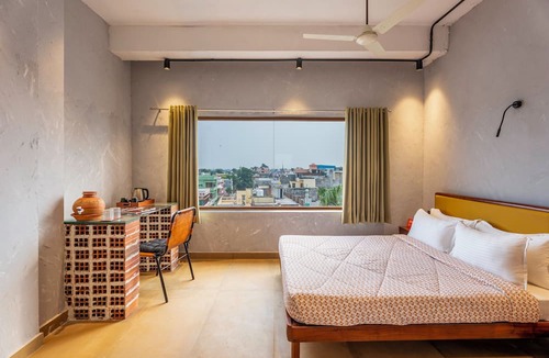 Varanasi Hotel | LOCAL LOK