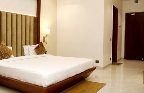Kanpur Hotel | Moon And Mars Resort