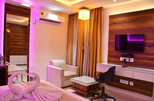 Kanpur Hotel | Moon And Mars Resort