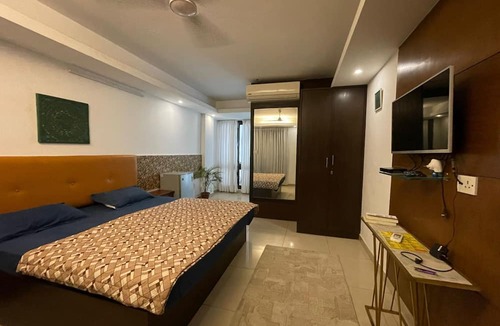 Hauz Khas Village Bed & Breakfast | Locals Stay Hauz Khas