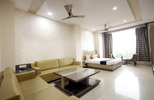 Kalyanpur Hotel | Hotel Bhagyaraj Palace Keshavpuram