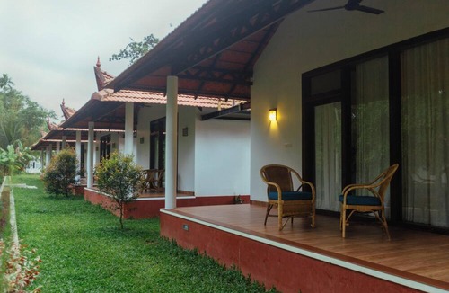 Alappuzha Hotel | Palmgrove Lake Resort