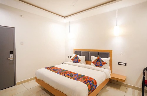 Faizabad Hotel | FabHotel Prime Kingston
