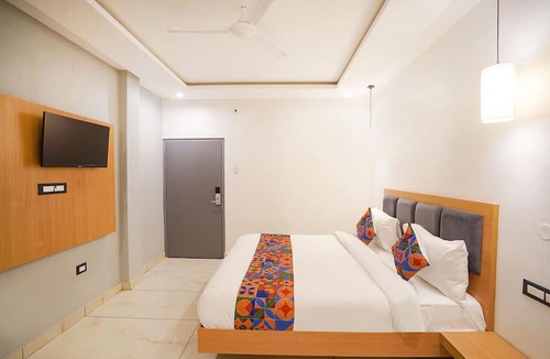 Faizabad Hotel | FabHotel Prime Kingston