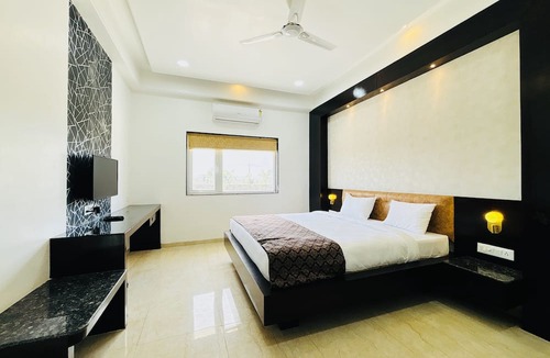 Satna Resort | Vrindavan Greens by Hotel Ramdarbar