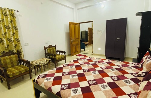 Varanasi Apartment | Green View Apartment,Entire 2 bedroom apartment with private kitchen and parking