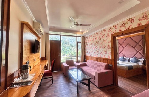 McLeod Ganj Hotel | Hotel Wood Castle