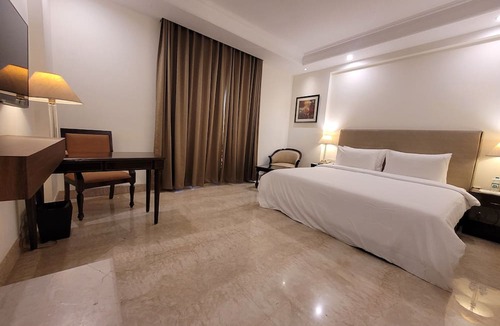 Sindhi Camp Hotel | V Sarovar Portico MI Road Jaipur