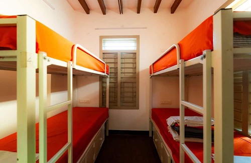 Gandhipuram Hostel | Decostel