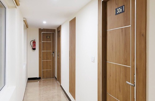 West Mambalam Hotel | V V Grand