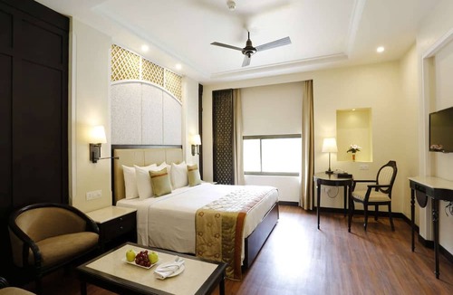 Hazratganj Hotel | La Place Sarovar Portico, Lucknow