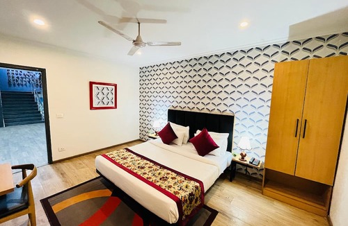 Chhatarpur Hotel | Qotel Comfort Chattarpur- Near Chattarpur Metro