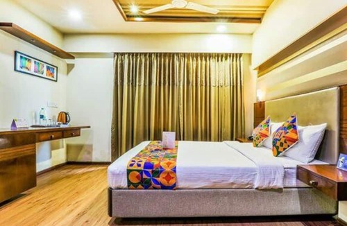 Kadubeesanahalli Hotel | Fabhotel Chaitanya