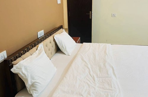 Varanasi Apartment | Rama Homestay