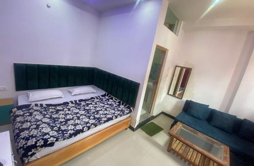 Srinagar Hotel | Hotel Uday Raj & Restaurant