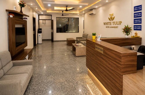 Mansarovar Hotel | Hotel The White Tulip