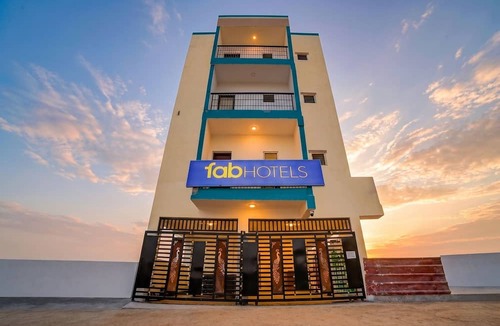 Kelambakkam Hotel | Fabhotel Dhana Residency - Nr Hindusthan Institute of Technology and Science