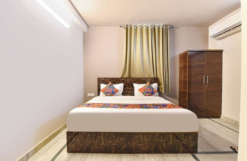Mansarovar Hotel | FabHotel Blue Prime - Nr Suvira Hospital