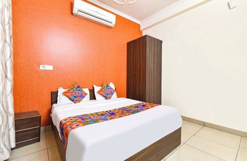 Jagatpura Hotel | FabHotel Aqueens Plaza - Near Jawahar Circle, Patrika Gate