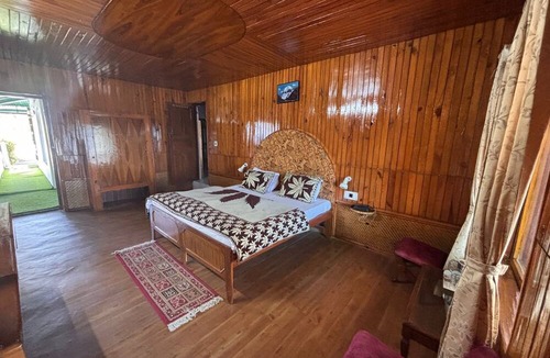 Kausani Hotel | Hotel Jeetu Managed by The Bro's Hotels