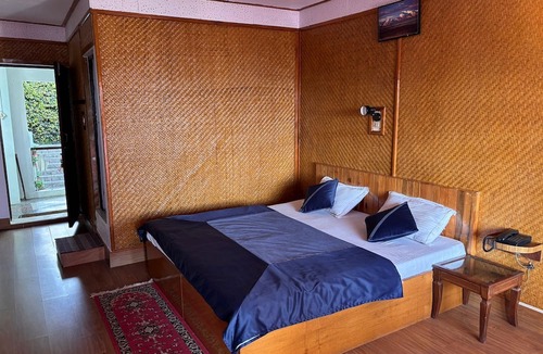 Kausani Hotel | Hotel Jeetu Managed by The Bro's Hotels