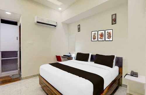 Kanpur House | Deluxe With Balcony Kakadeo Kanpur Avon