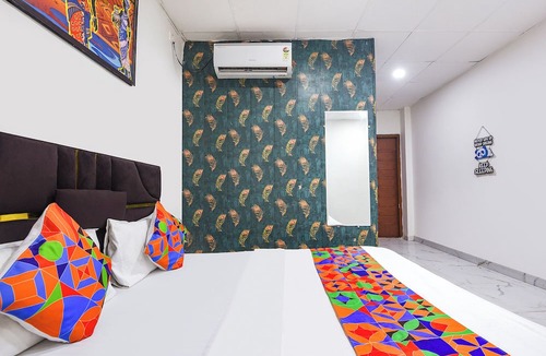Delhi Hotel | Via Vsr Stay