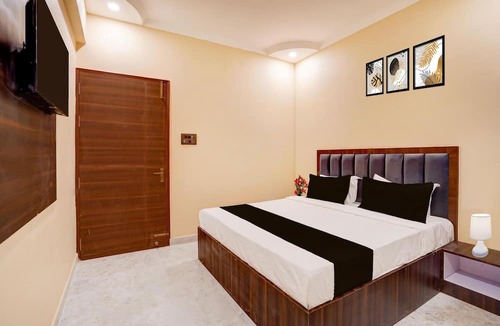 Indira Nagar House | Super Deluxe Roomcollection O High Court