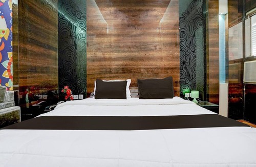 Kanpur House | Super Deluxe Room Palette Swaroop Nagar Shanti Kutir