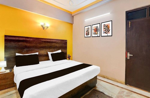 Indira Nagar House | Super Deluxe Room Vibrant Inn