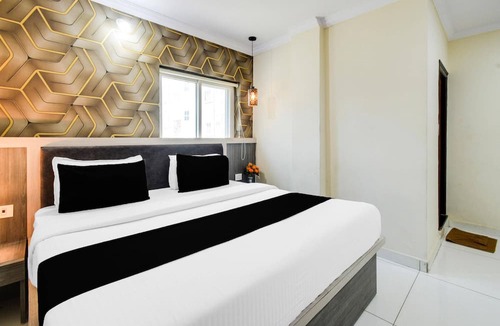 Shamshabad House | Deluxe Hotel Blue Petals