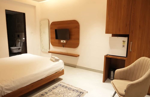 Shivpuri Hotel | Hotel Madhuram Shivpuri