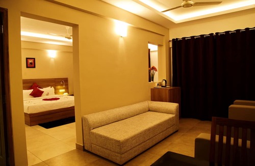 Chithirapuram Hotel | The Munnar Queen